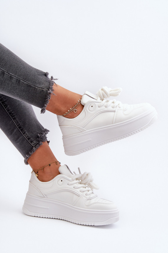 Baltos spalvos sneakers modelio batai su platforma iš dirbtinės odos Vhisper