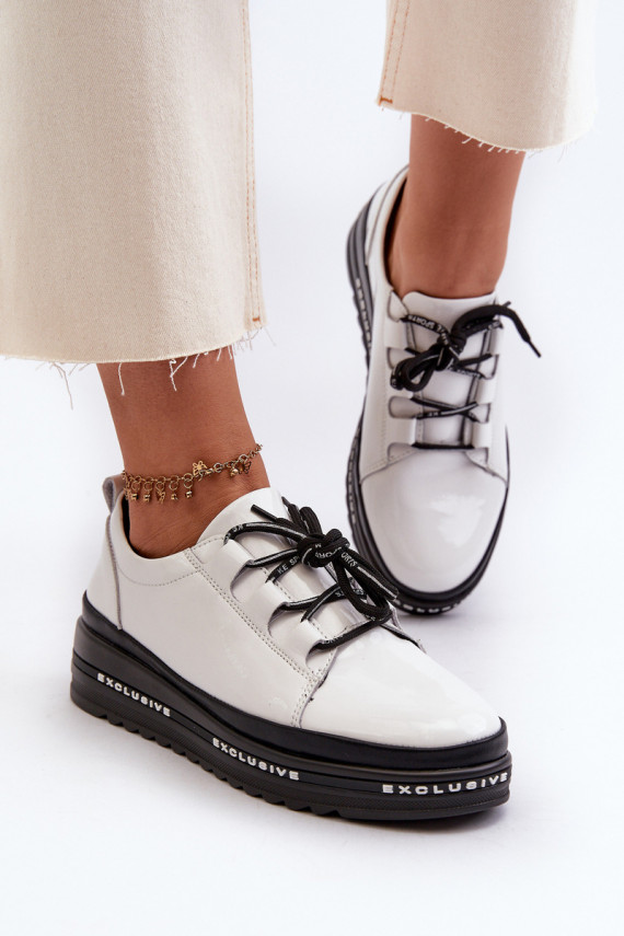 Baltos spalvos sneakers modelio batai su platforma ir lako efektu, S.Barski LR592B