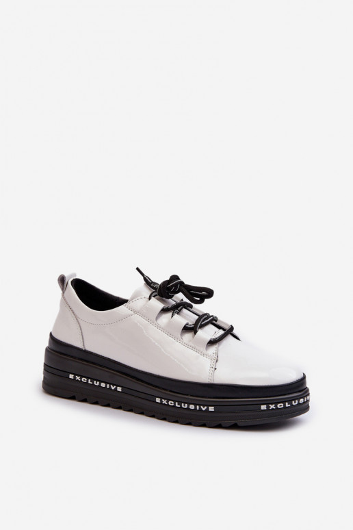 Baltos spalvos sneakers modelio batai su platforma ir lako efektu, S.Barski LR592B
