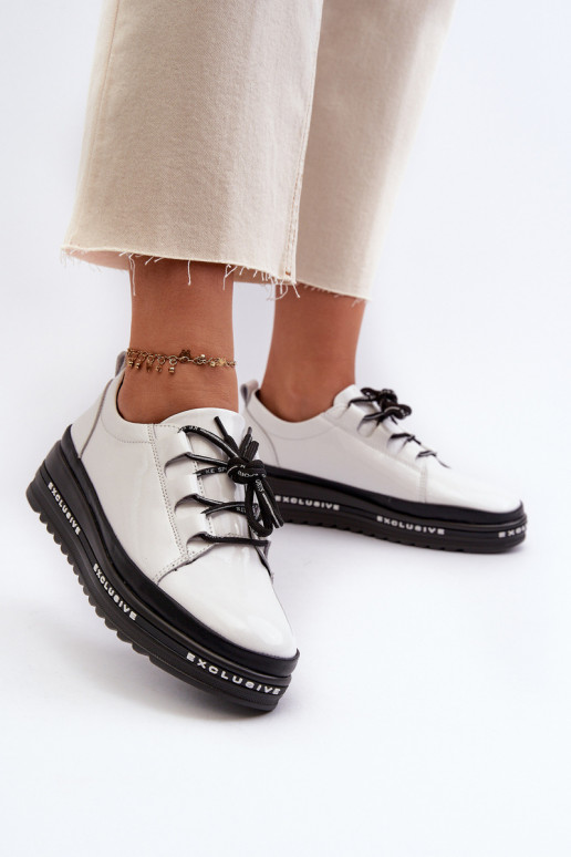 Baltos spalvos sneakers modelio batai su platforma ir lako efektu, S.Barski LR592B