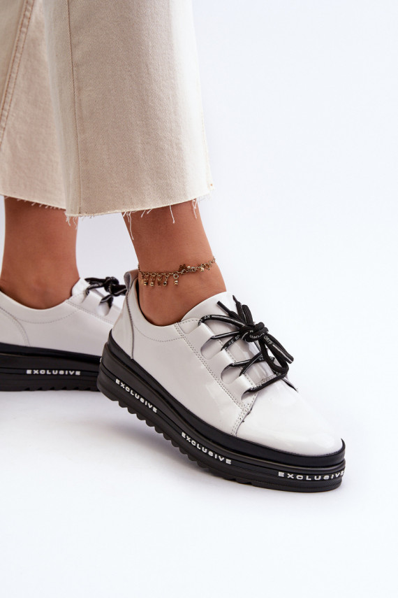 Baltos spalvos sneakers modelio batai su platforma ir lako efektu, S.Barski LR592B