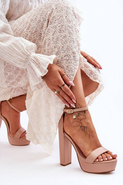 Aukštakulniai bateliai aukštu kulnu...