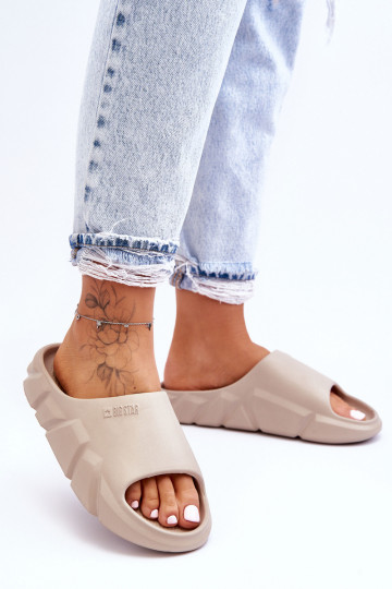 Lengvos smėlio spalvos...