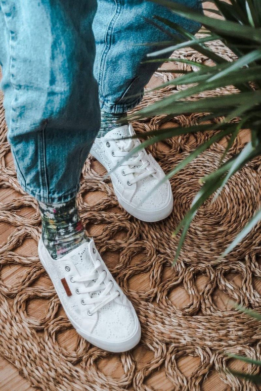 Sportbačiai su nėrinių motyvais...