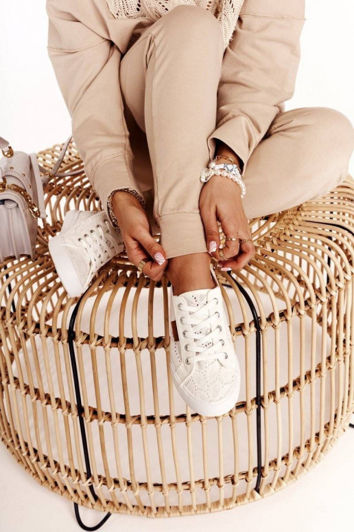 Sportbačiai su nėrinių motyvais...