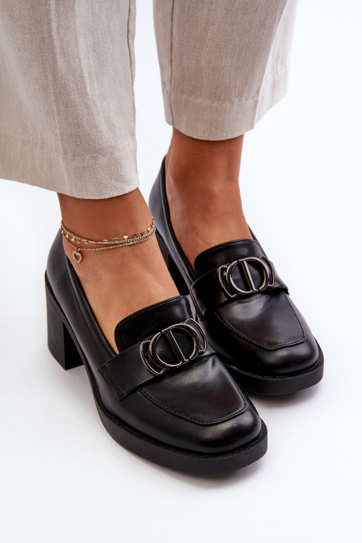 Juodos spalvos bateliai su kulniukais...