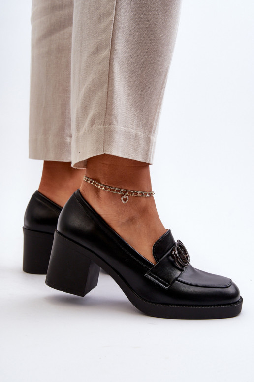 Juodos spalvos bateliai su kulniukais...