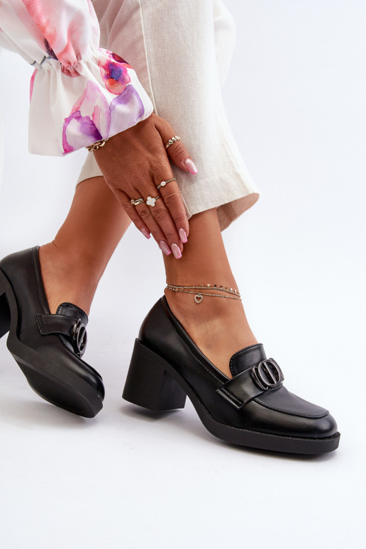 Juodos spalvos bateliai su kulniukais...