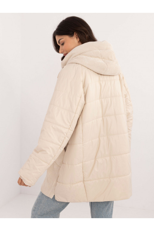 Striukė šviesiai smėlio spalvos