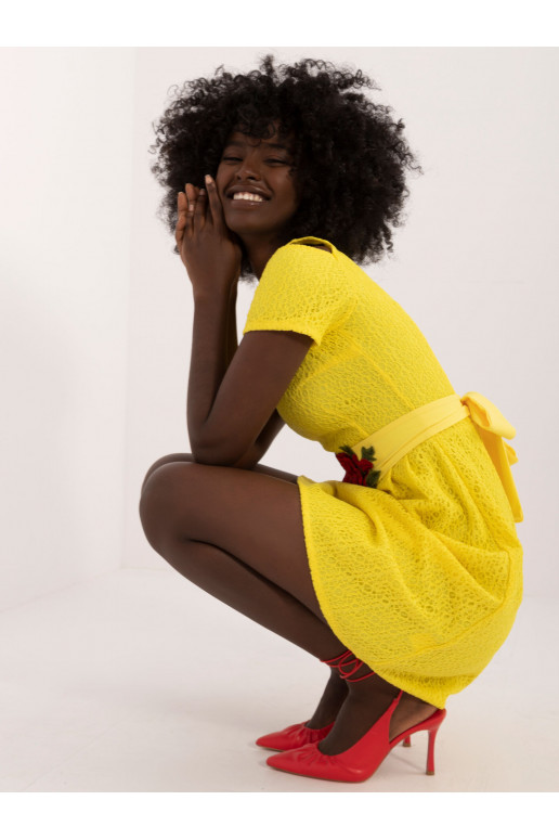 Suknelė geltonos spalvos