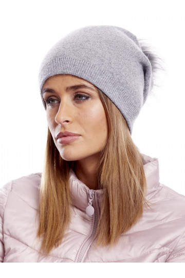 Kepurė šviesiai pilka 2