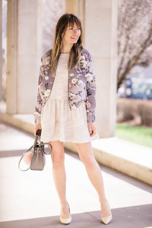 Pastelinių atspalvių suknelė