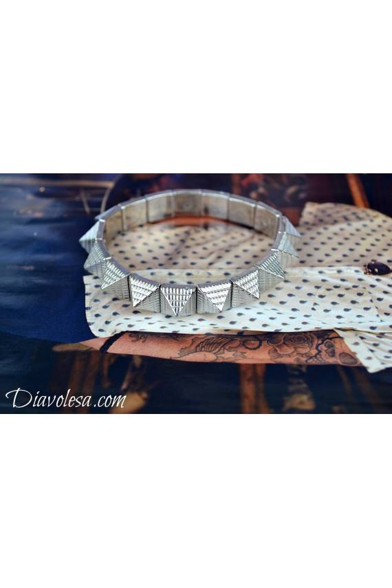 Apyrankė "Pyramid" sidabro spalvos