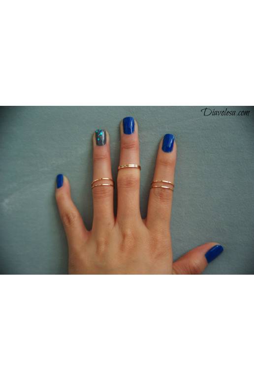 5 plonų žiedų komplektas aukso spalvos