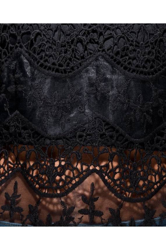 Perregima siuvinėta palaidinė ilgomis rankovėmis