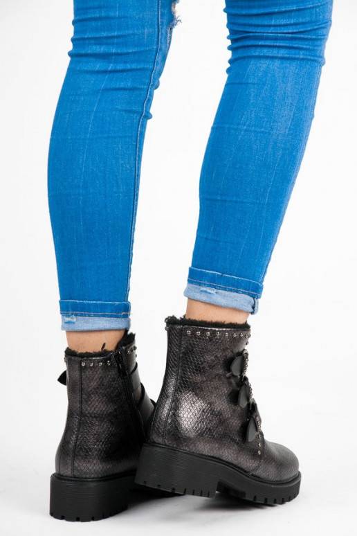 Stilingi pašiltinti Betler aulinukai...