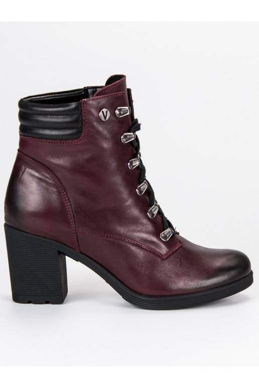 Moteriški tamsiai raudoni batai...