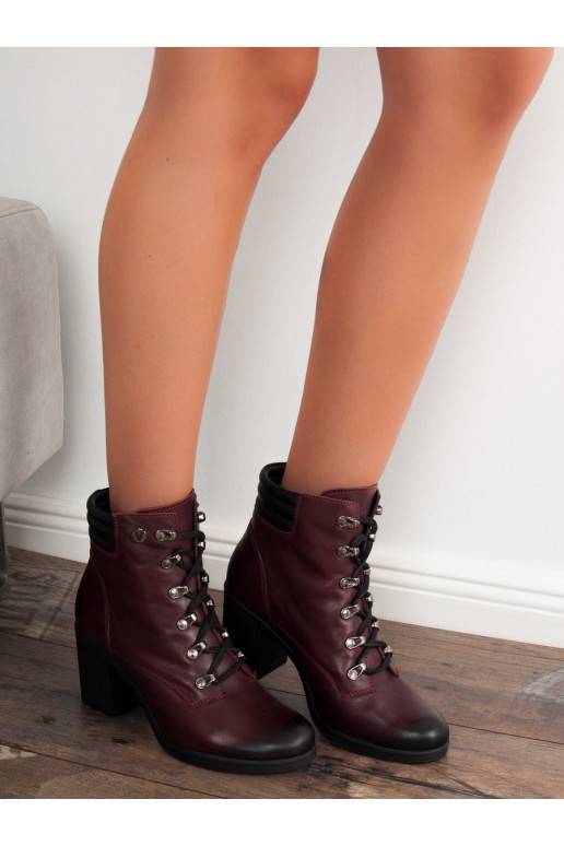 Moteriški tamsiai raudoni batai...