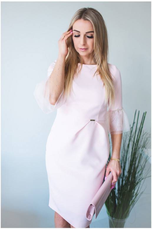 Rausvos spalvos suknelė su puošniomis...