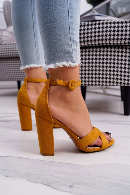 Moteriškos zomšinės aukštakulnės basutės geltonos spalvos Telmen