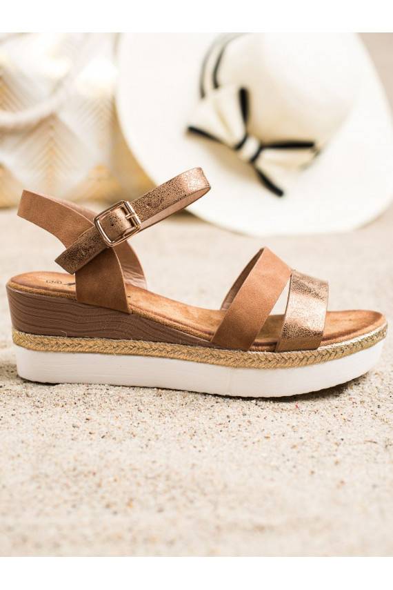 Lengvi sandalai su platforma 