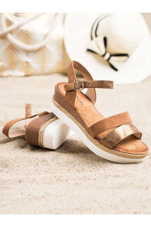 Lengvi sandalai su platforma 