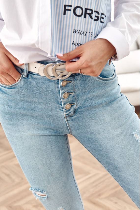 Džinsinės kelnės su sagomis su madingais džinso padraskymais