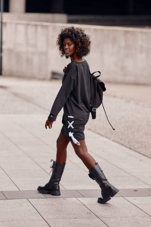 Lygaus audinio suknelė  juodos...