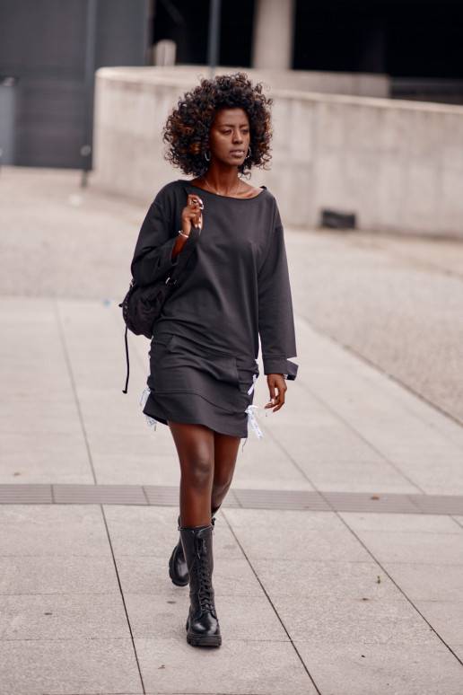 Lygaus audinio suknelė  juodos...