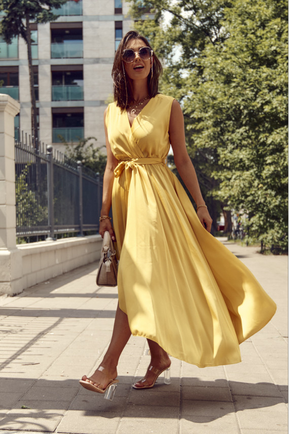 Elegantiška asimetriška suknelė medaus spalvos