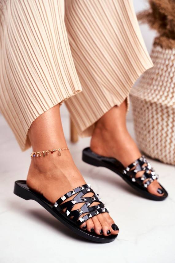   Šlepetės juodos spalvos Guminės su kniedėmis Patty