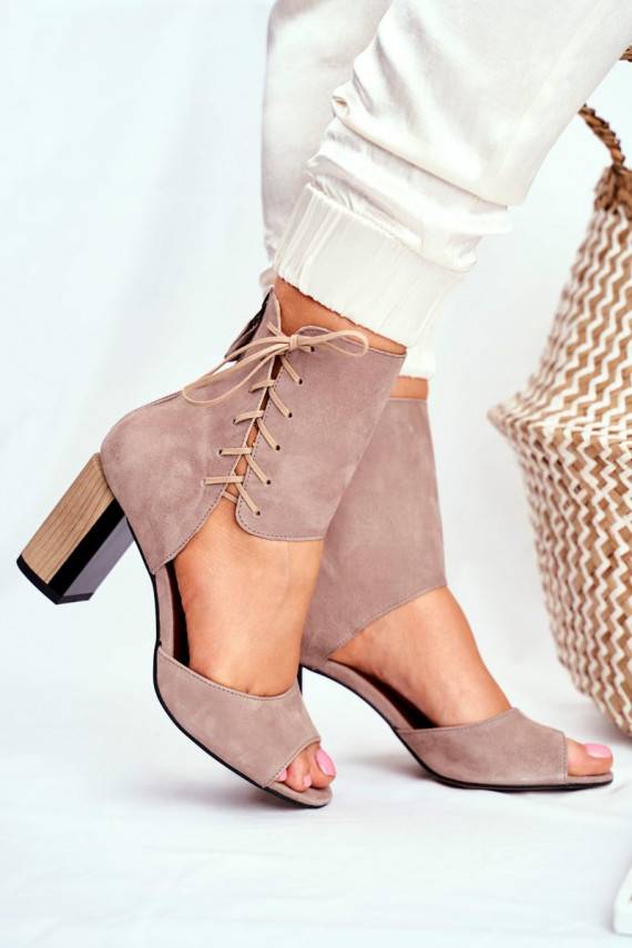 Moteriškos aukštakulnės basutės  smėlio spalvos iš zomšos 04122-04