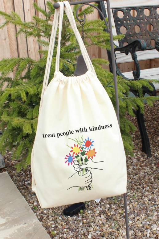 Kuprinė - maišelis Treat People With Kindness Flowers