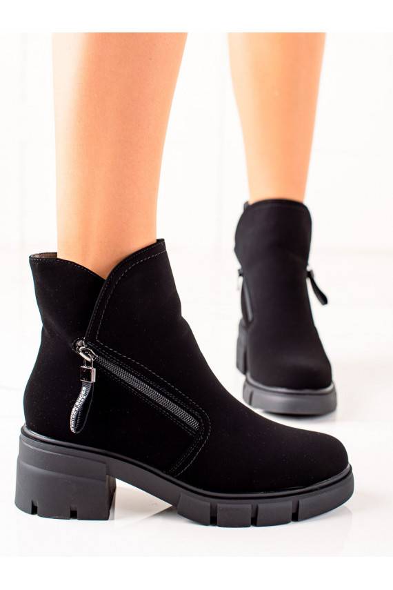 juodos spalvos auliniai batai 