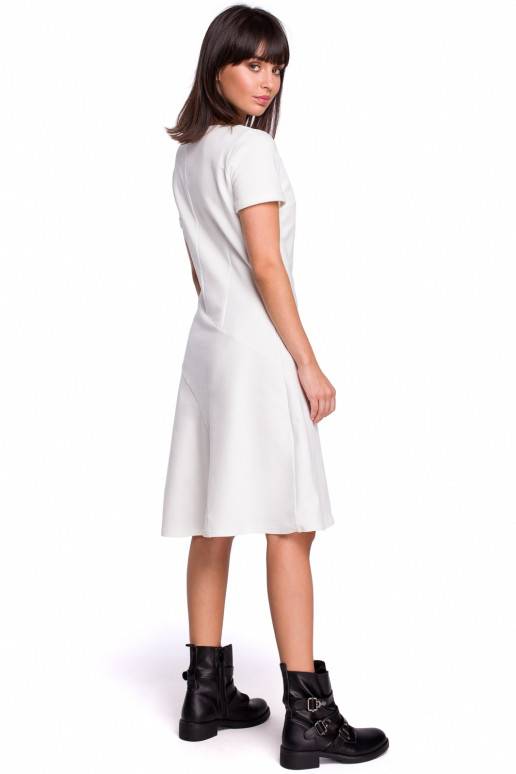 Baltos spalvos suknelė iš BE