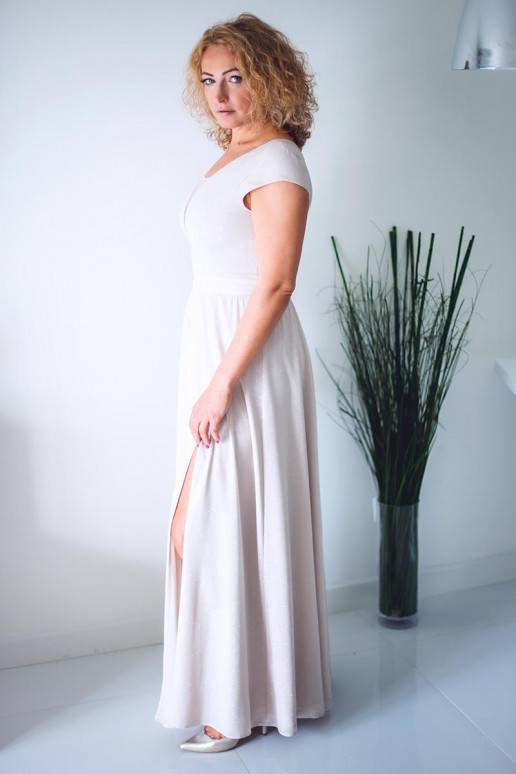 Blizgi ir ilga šventinė suknelė iš Jersa