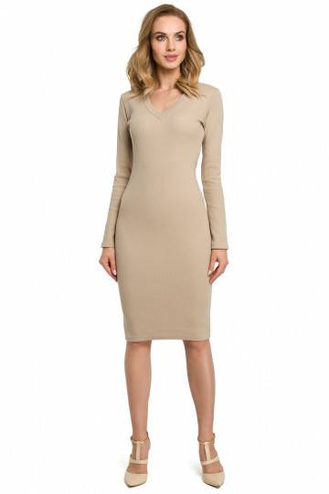 Prigludusi suknelė žemiau...