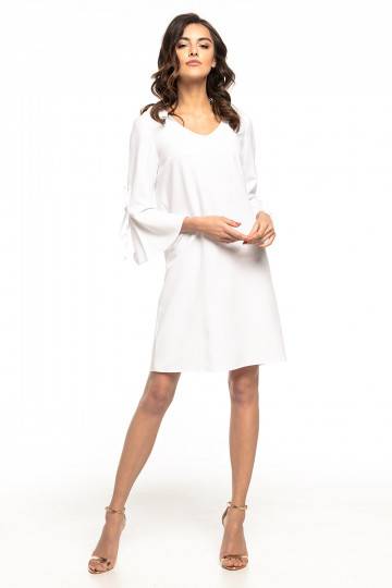 Puošni baltos spalvos...