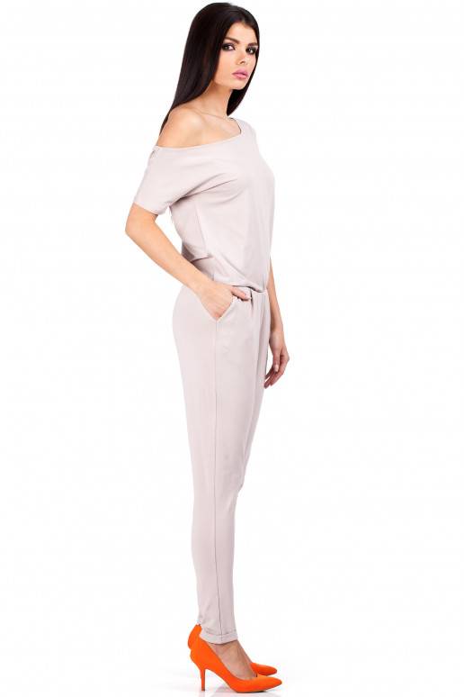 Vientisas kombinezonas smėlio spalvos...