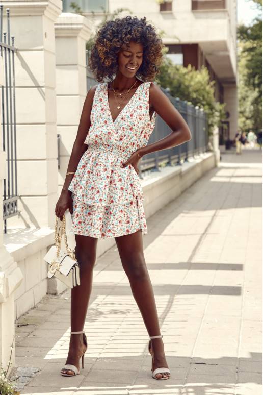 Suknelė su iškirpte gale įvairių spalvų Suknelė su iškirpte gale įvairių spalvų