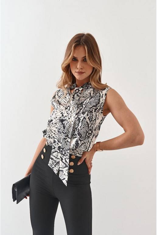 Lengvo audinio palaidinė su gyvūnų kailio raštais kreminės ir juodos spalvos