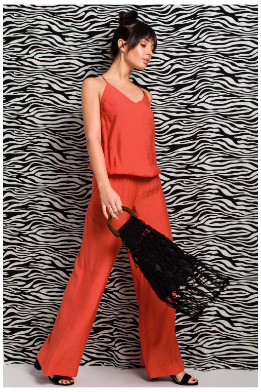 Ryškus vasaros kombinezonas iš BE