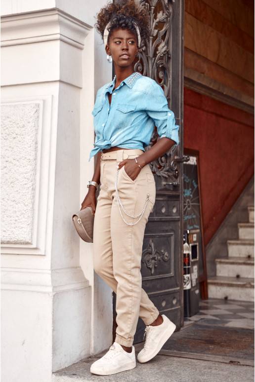 Džinsinės kelnės su grandinėle rudos spalvos Džinsinės kelnės su grandinėle rudos spalvos