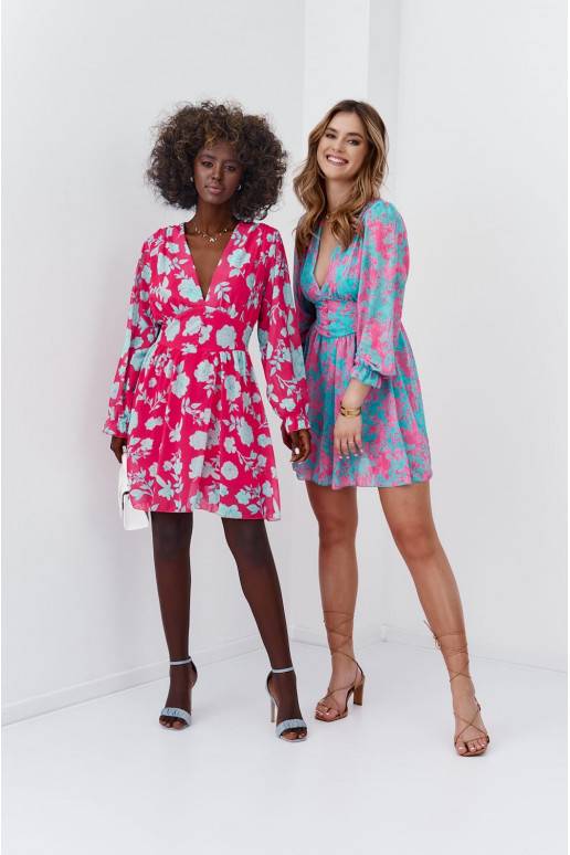 Suknelė su gėlių raštais rožinės-žydros spalvos