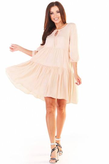 Laisvai krentanti suknelė...