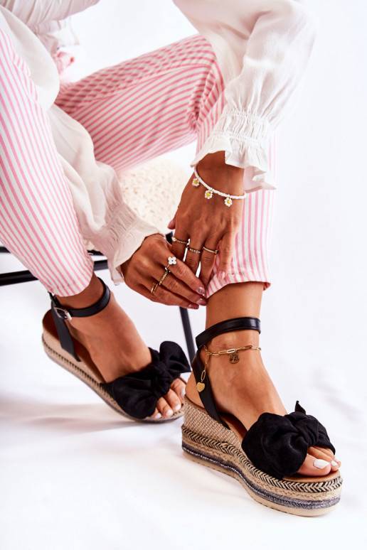 Zomšinės platforminės basutės juodos spalvos Natina