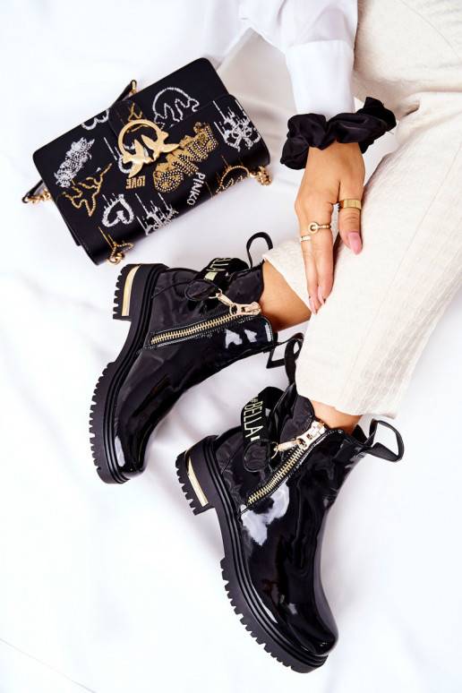 Klasikinio modelio Aulinukai su lako efektu su dirželiais juodos spalvos Lorie