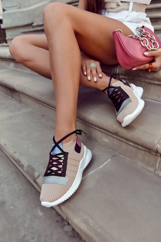   Įsispiriamo modelio Sneakers modelio batai smėlio spalvos Klayra