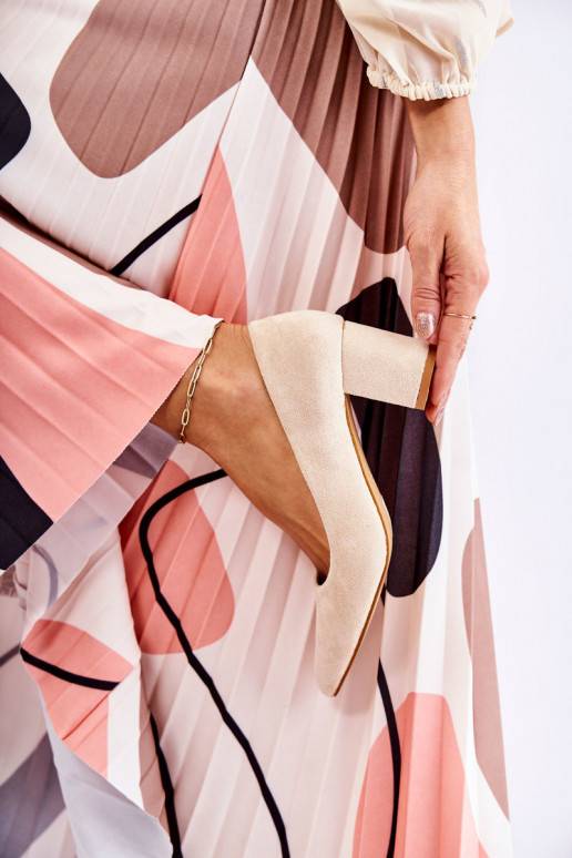 Klasikinio modelio Bateliai iš zomšos su kulniukais smėlio spalvos Lency