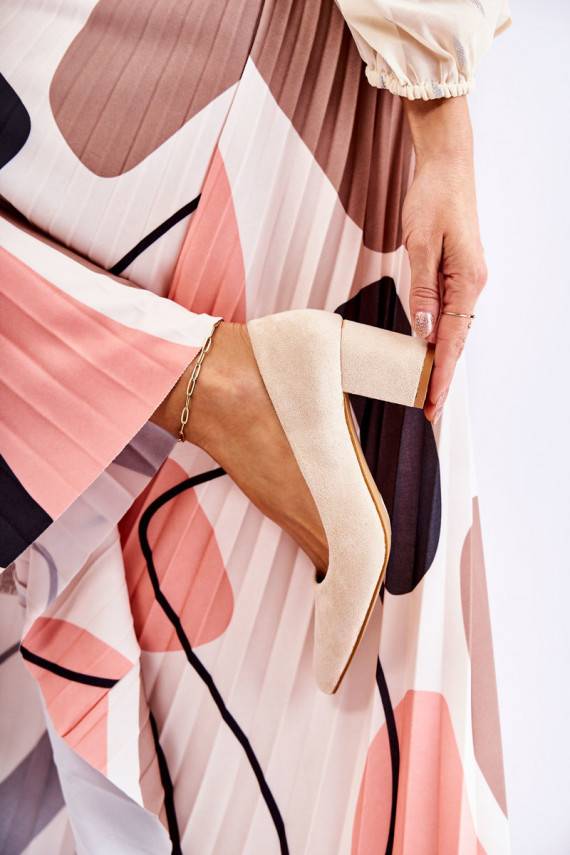 Klasikinio modelio Bateliai iš zomšos su kulniukais smėlio spalvos Lency